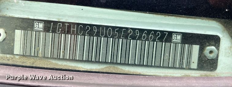 image for item NX9855 2005 GMC Sierra 2500 HD  Ext. Cab utility bed pickup truck
