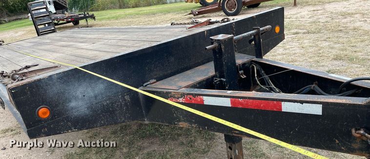 image for item NX9895 2004 Felling FT-20E  equipment trailer