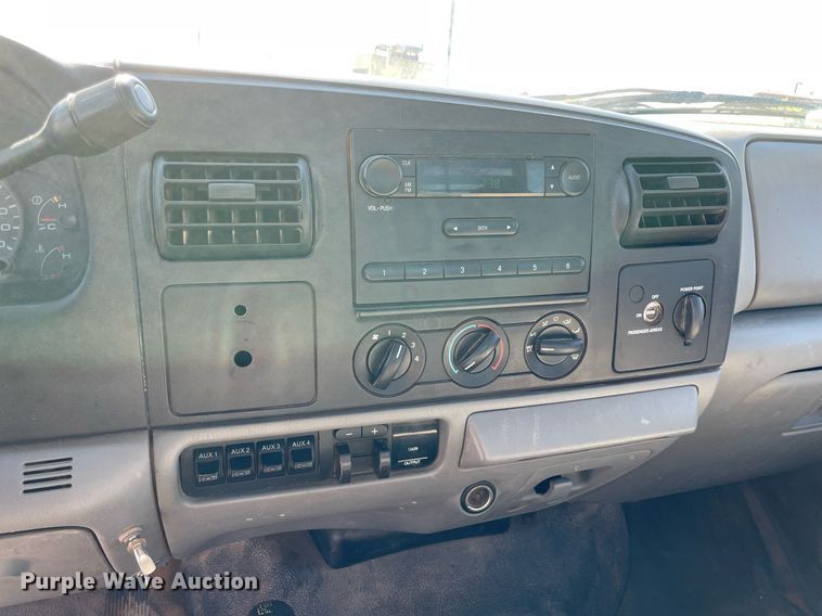 image for item NY9987 2007 Ford F550 Super Duty XL  flatbed truck