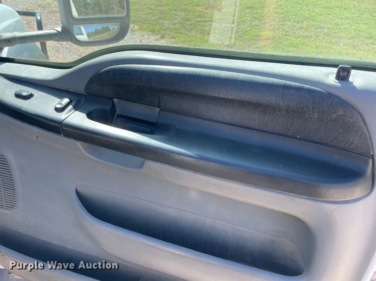 image for item NY9987 2007 Ford F550 Super Duty XL  flatbed truck