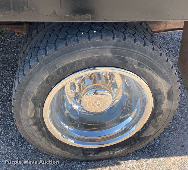 image for item NY9987 2007 Ford F550 Super Duty XL  flatbed truck