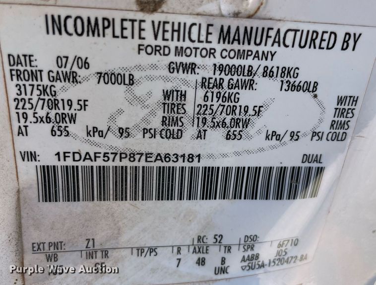 image for item NY9987 2007 Ford F550 Super Duty XL  flatbed truck