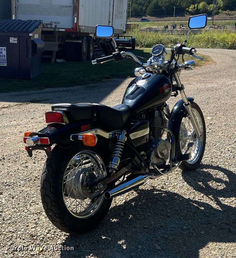 image for item OA9001 2002 Honda Rebel  motorcycle