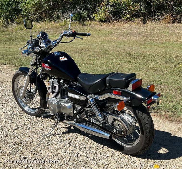 image for item OA9001 2002 Honda Rebel  motorcycle