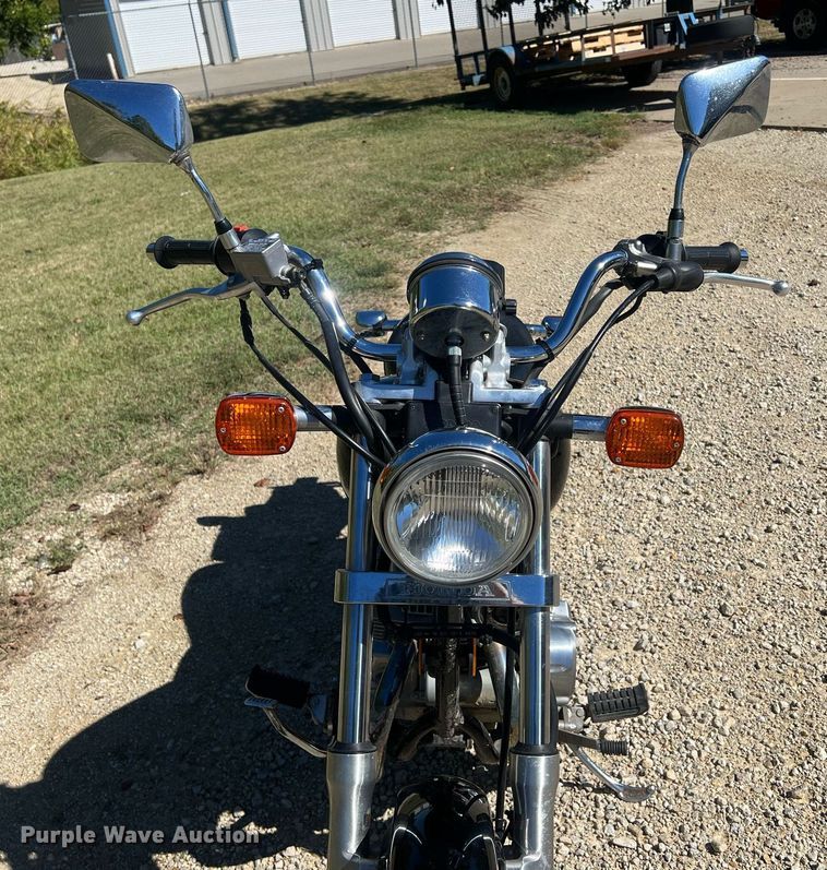 image for item OA9001 2002 Honda Rebel  motorcycle