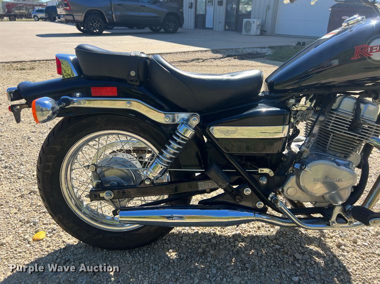 image for item OA9001 2002 Honda Rebel  motorcycle