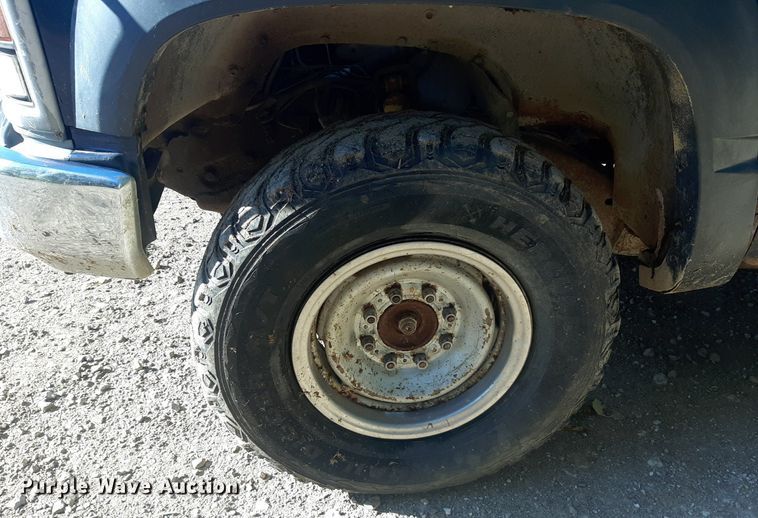 image for item OF9511 1999 Chevrolet K2500  bale bed pickup truck