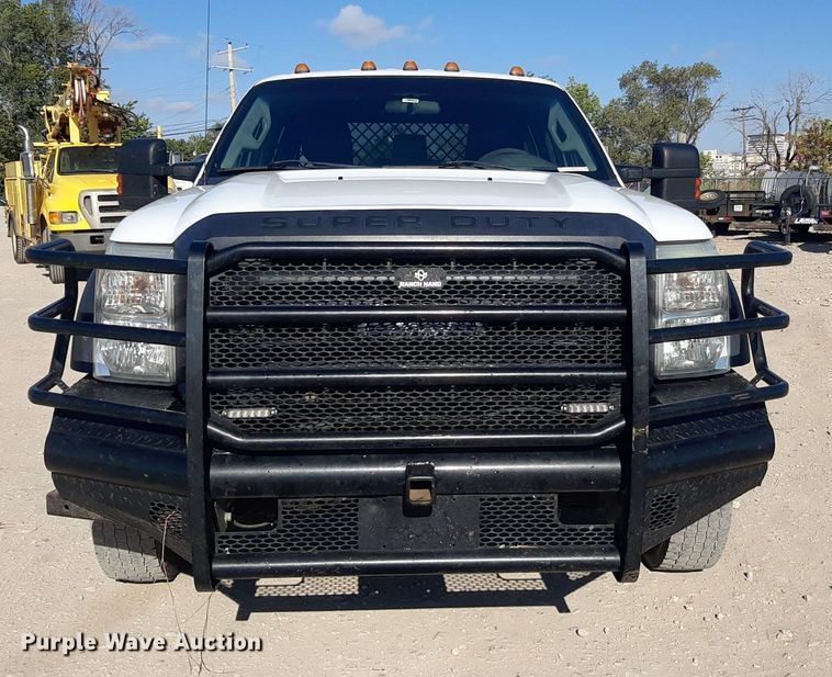 image for item OF9526 2014 Ford F550 Super Duty  Crew Cab flatbed truck