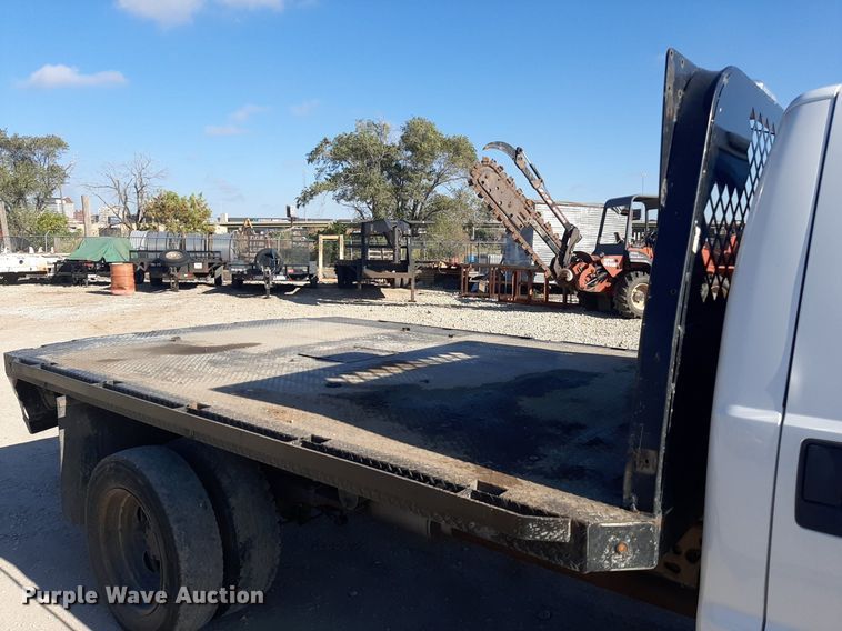 image for item OF9526 2014 Ford F550 Super Duty  Crew Cab flatbed truck