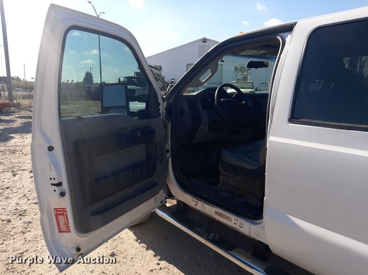 image for item OF9526 2014 Ford F550 Super Duty  Crew Cab flatbed truck