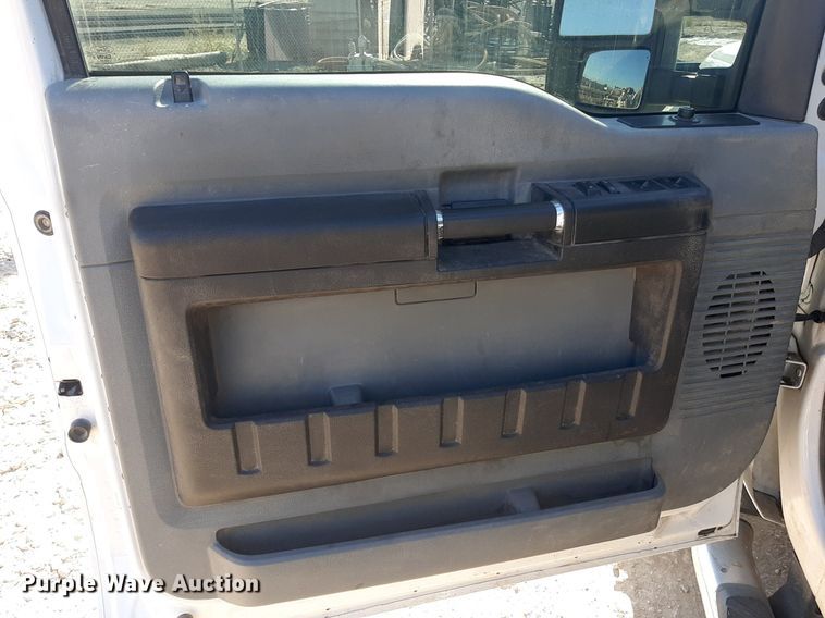 image for item OF9526 2014 Ford F550 Super Duty  Crew Cab flatbed truck