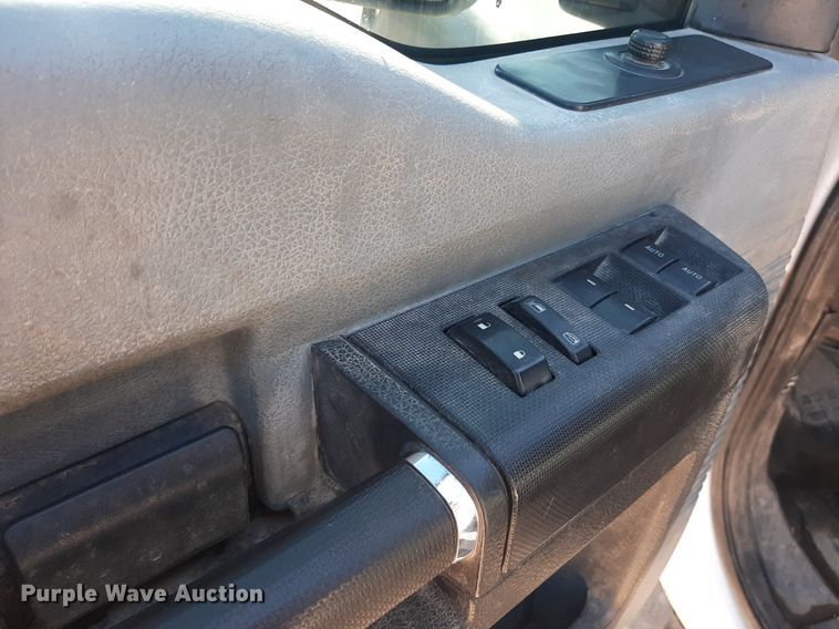 image for item OF9526 2014 Ford F550 Super Duty  Crew Cab flatbed truck