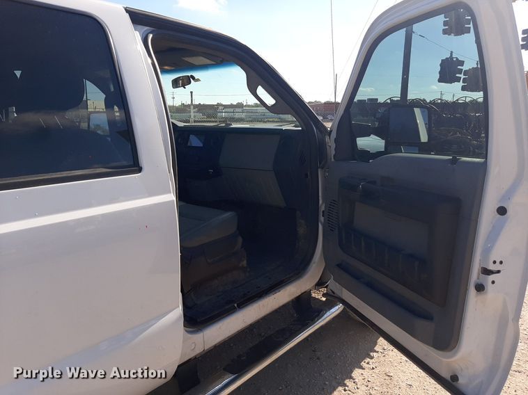 image for item OF9526 2014 Ford F550 Super Duty  Crew Cab flatbed truck