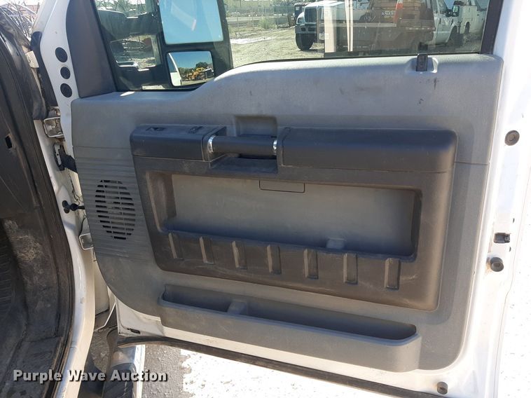 image for item OF9526 2014 Ford F550 Super Duty  Crew Cab flatbed truck