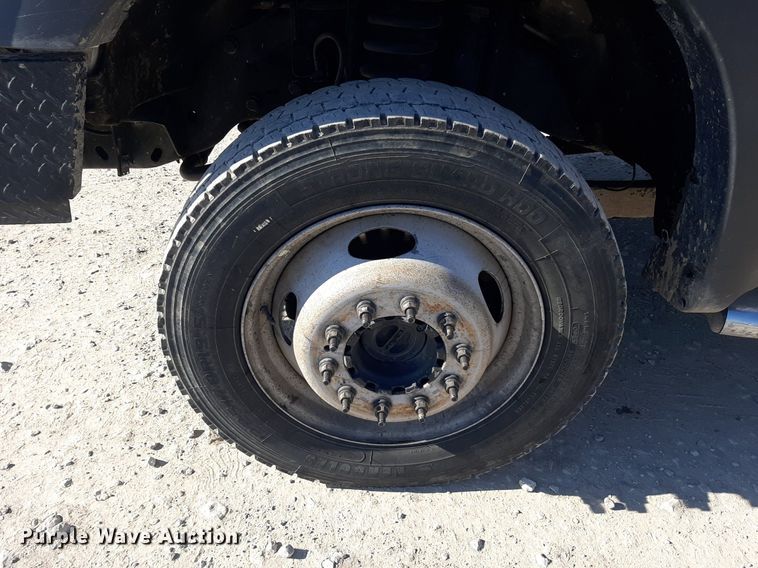 image for item OF9526 2014 Ford F550 Super Duty  Crew Cab flatbed truck