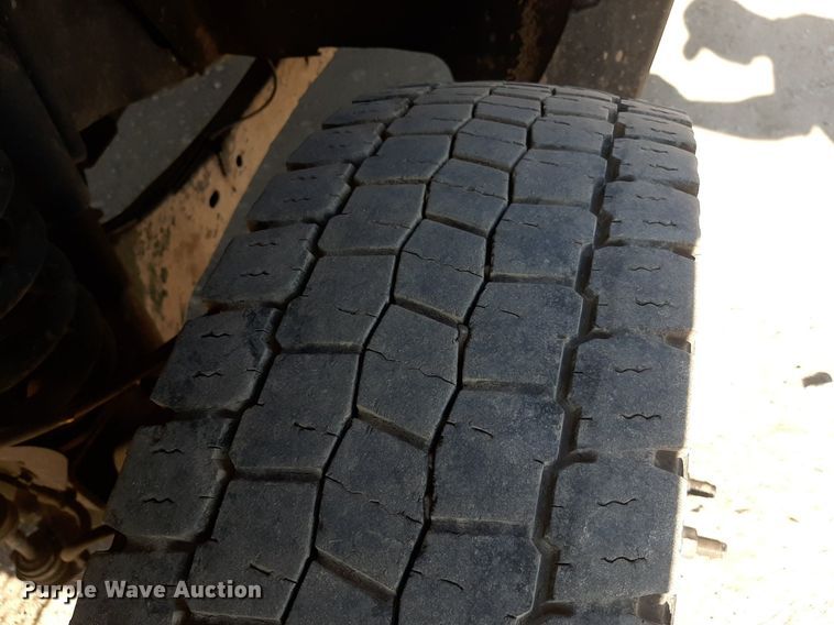 image for item OF9526 2014 Ford F550 Super Duty  Crew Cab flatbed truck