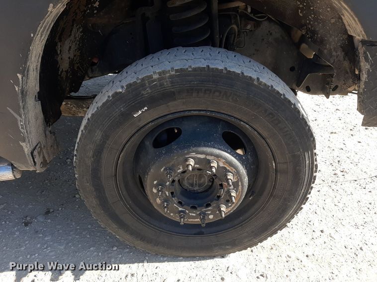 image for item OF9526 2014 Ford F550 Super Duty  Crew Cab flatbed truck