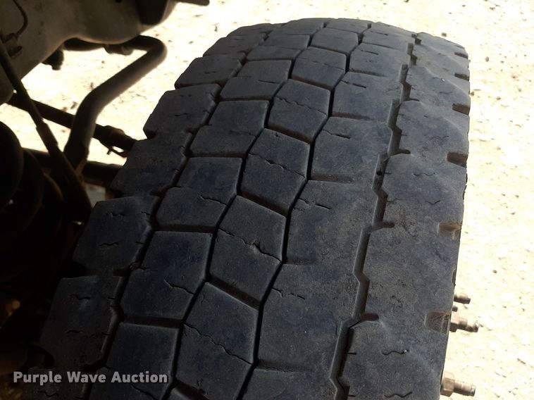 image for item OF9526 2014 Ford F550 Super Duty  Crew Cab flatbed truck