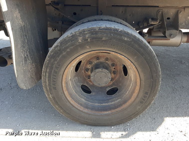 image for item OF9526 2014 Ford F550 Super Duty  Crew Cab flatbed truck