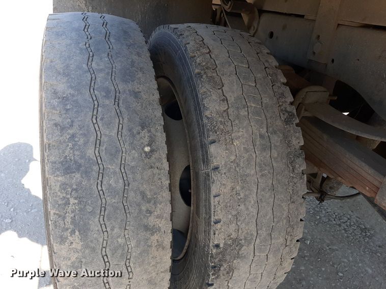 image for item OF9526 2014 Ford F550 Super Duty  Crew Cab flatbed truck