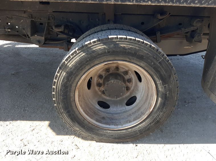 image for item OF9526 2014 Ford F550 Super Duty  Crew Cab flatbed truck