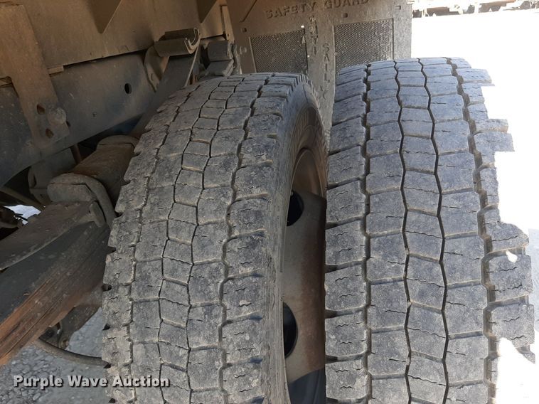 image for item OF9526 2014 Ford F550 Super Duty  Crew Cab flatbed truck