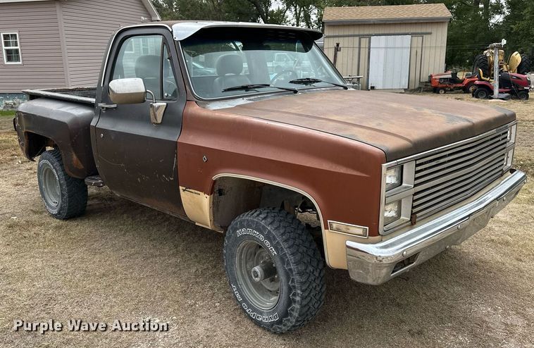 image for item OK9004 1982 Chevrolet Silverado K10  pickup truck
