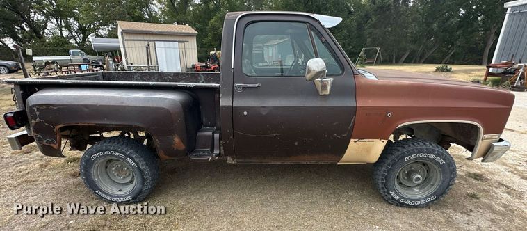 image for item OK9004 1982 Chevrolet Silverado K10  pickup truck