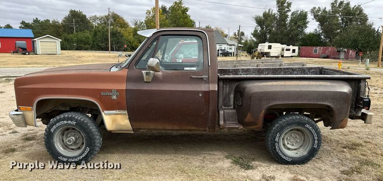 image for item OK9004 1982 Chevrolet Silverado K10  pickup truck