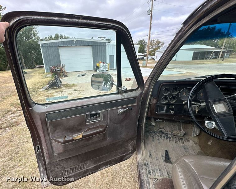 image for item OK9004 1982 Chevrolet Silverado K10  pickup truck