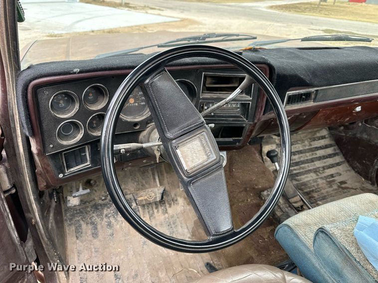 image for item OK9004 1982 Chevrolet Silverado K10  pickup truck