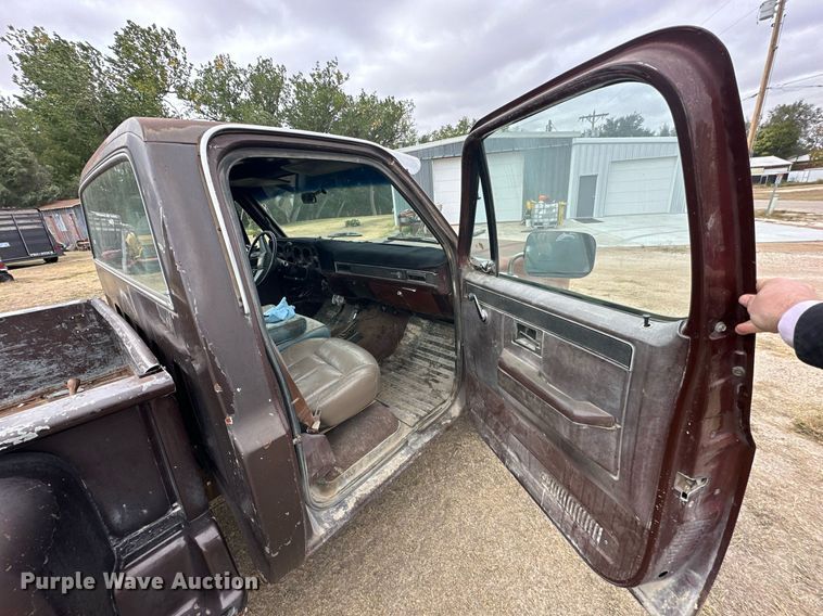 image for item OK9004 1982 Chevrolet Silverado K10  pickup truck