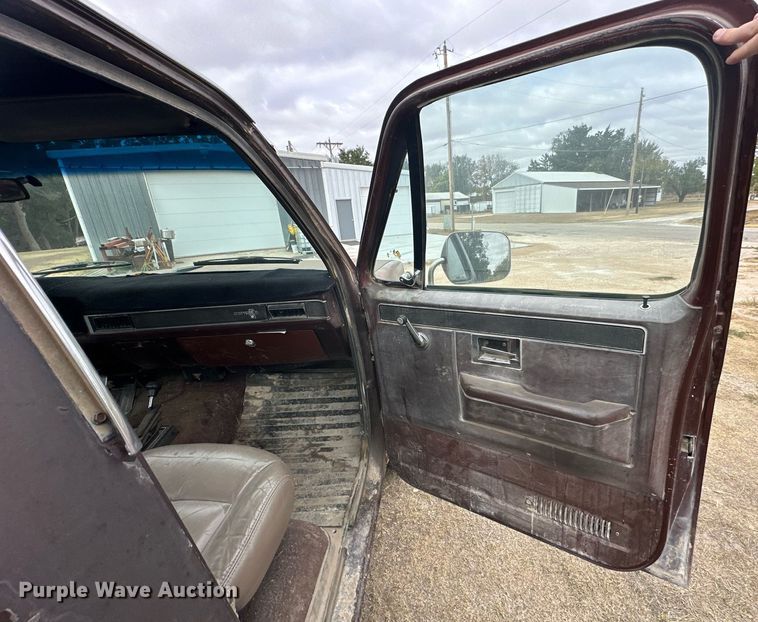 image for item OK9004 1982 Chevrolet Silverado K10  pickup truck