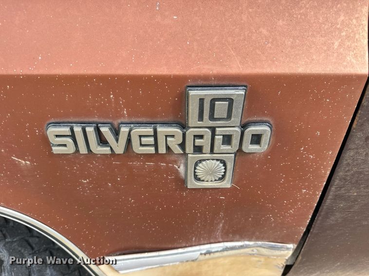 image for item OK9004 1982 Chevrolet Silverado K10  pickup truck