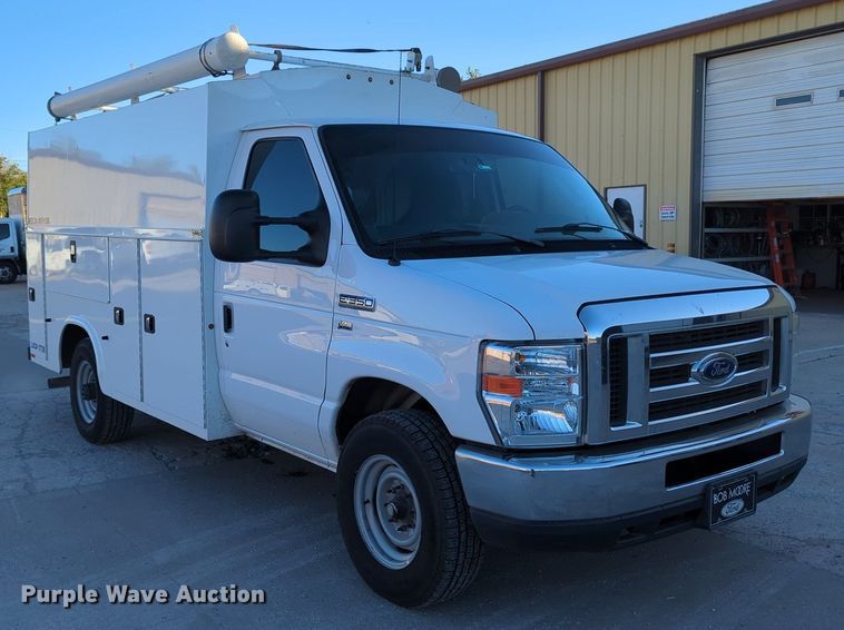 image for item OL9036 2019 Ford E350 Super Duty  utility van