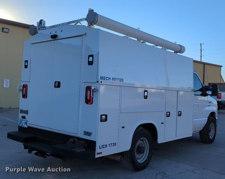 image for item OL9036 2019 Ford E350 Super Duty  utility van