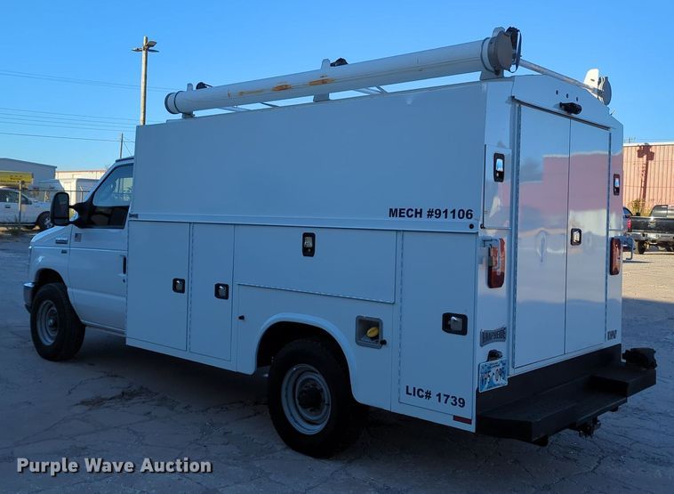 image for item OL9036 2019 Ford E350 Super Duty  utility van