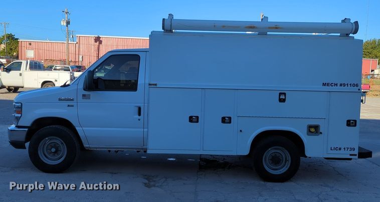 image for item OL9036 2019 Ford E350 Super Duty  utility van