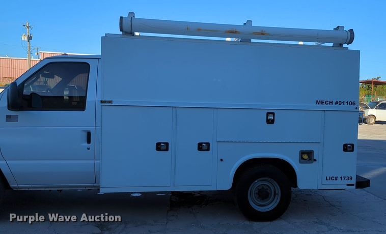 image for item OL9036 2019 Ford E350 Super Duty  utility van