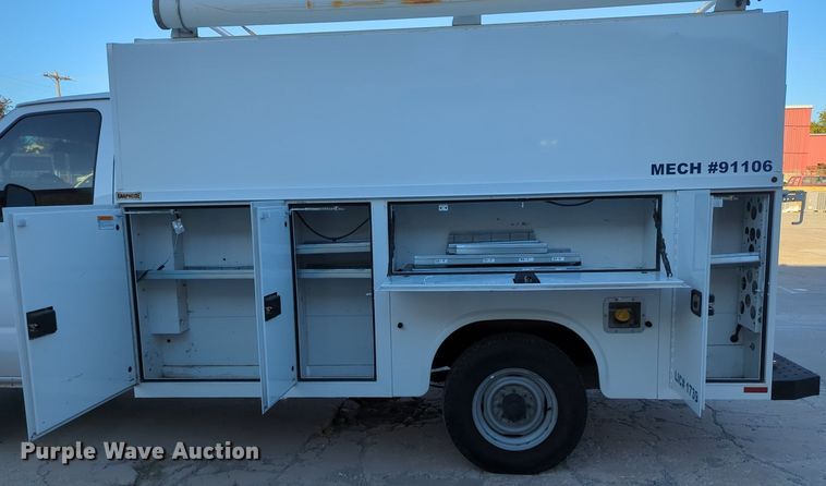 image for item OL9036 2019 Ford E350 Super Duty  utility van