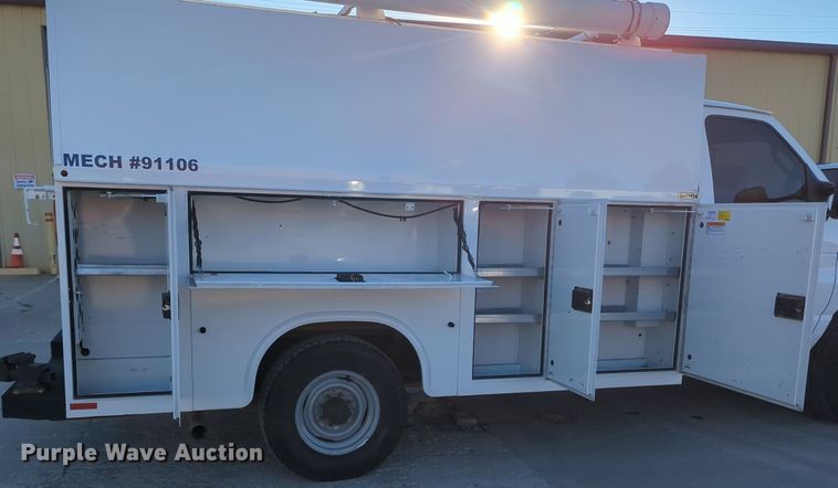 image for item OL9036 2019 Ford E350 Super Duty  utility van