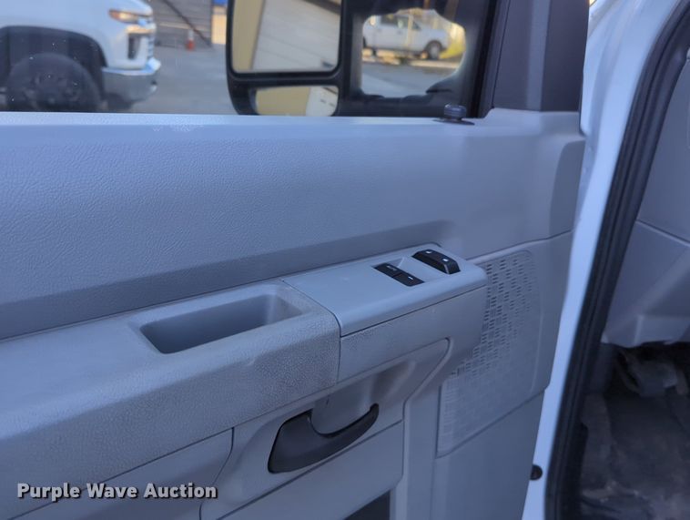 image for item OL9036 2019 Ford E350 Super Duty  utility van