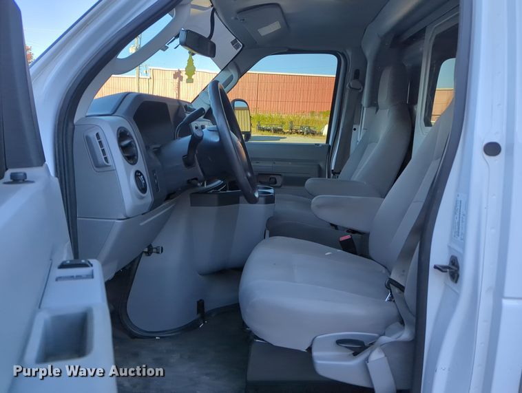 image for item OL9036 2019 Ford E350 Super Duty  utility van