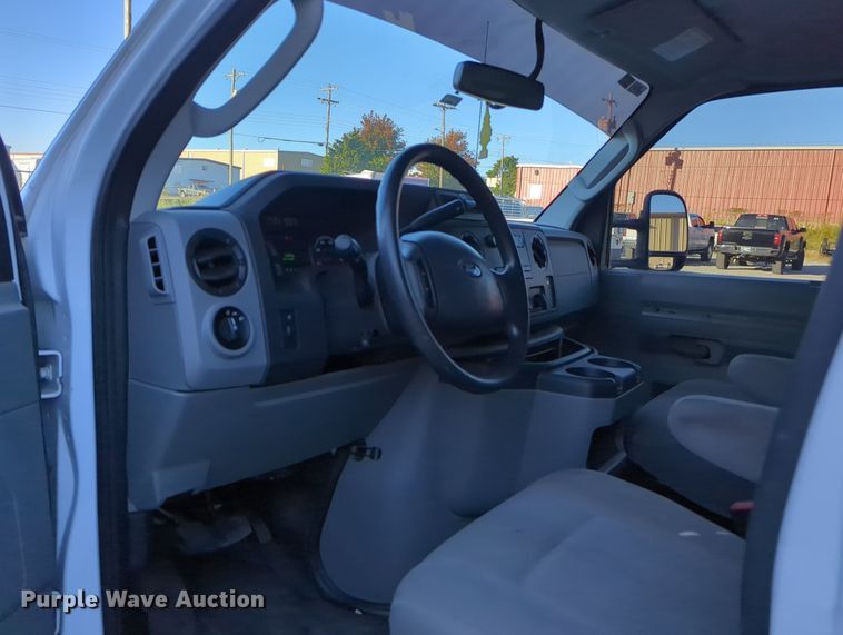 image for item OL9036 2019 Ford E350 Super Duty  utility van