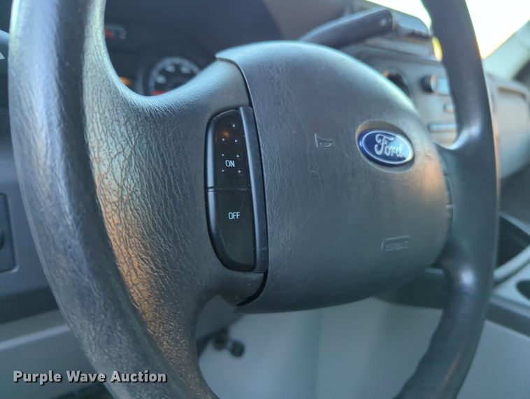 image for item OL9036 2019 Ford E350 Super Duty  utility van