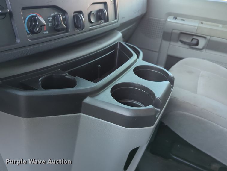 image for item OL9036 2019 Ford E350 Super Duty  utility van
