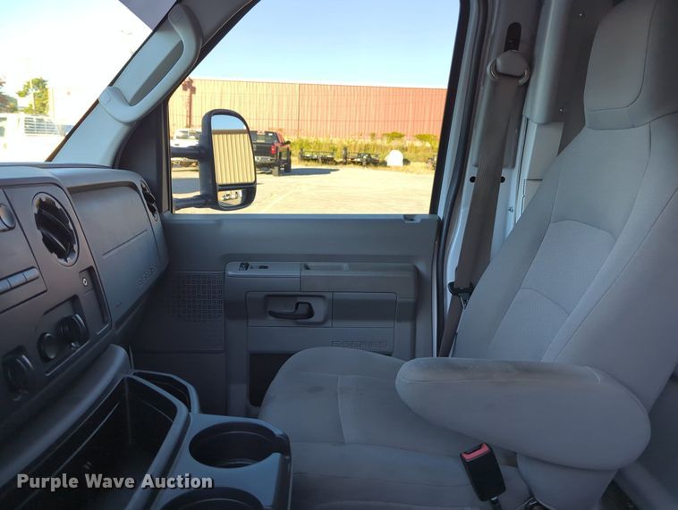 image for item OL9036 2019 Ford E350 Super Duty  utility van