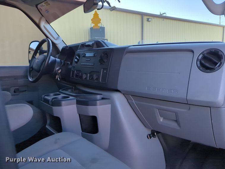 image for item OL9036 2019 Ford E350 Super Duty  utility van