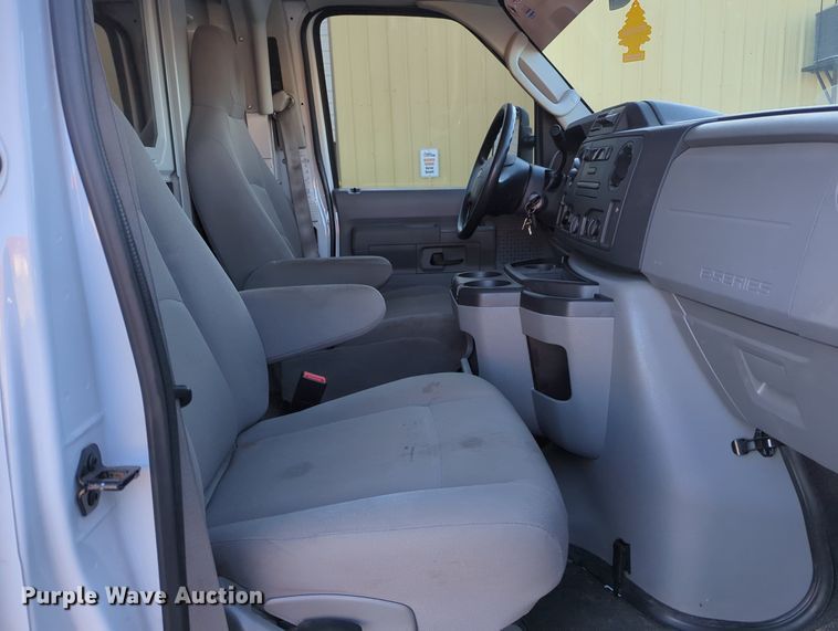 image for item OL9036 2019 Ford E350 Super Duty  utility van