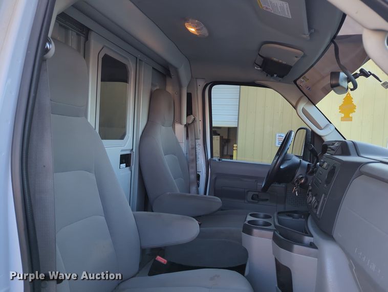 image for item OL9036 2019 Ford E350 Super Duty  utility van